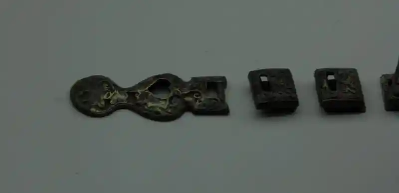 Heart-shaped set of belt